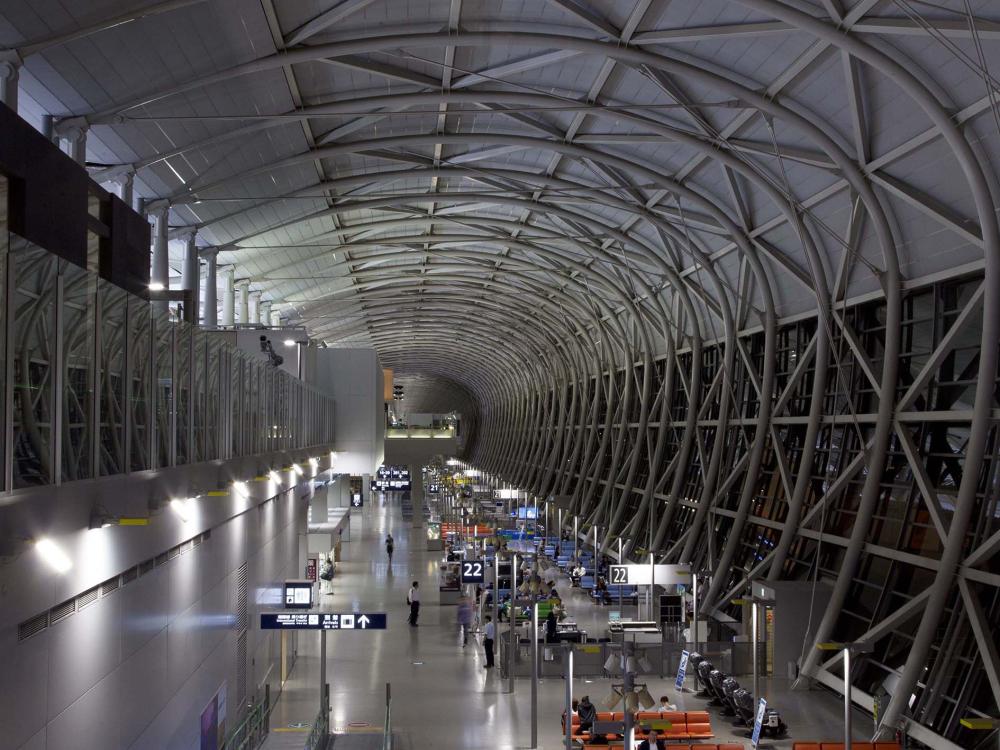 Directional signs go well with the beautiful departure concourse designed by Renzo Piano.