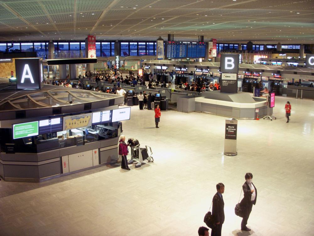 North wing departure lobby